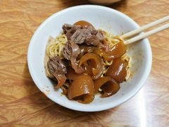 -松树干拌面店