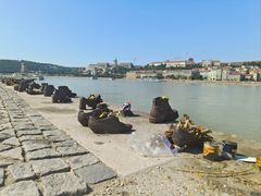 -多瑙河畔鞋履雕塑