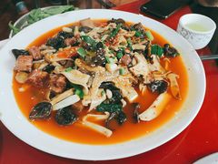 -南渝食府.墨脱石锅松茸鸡