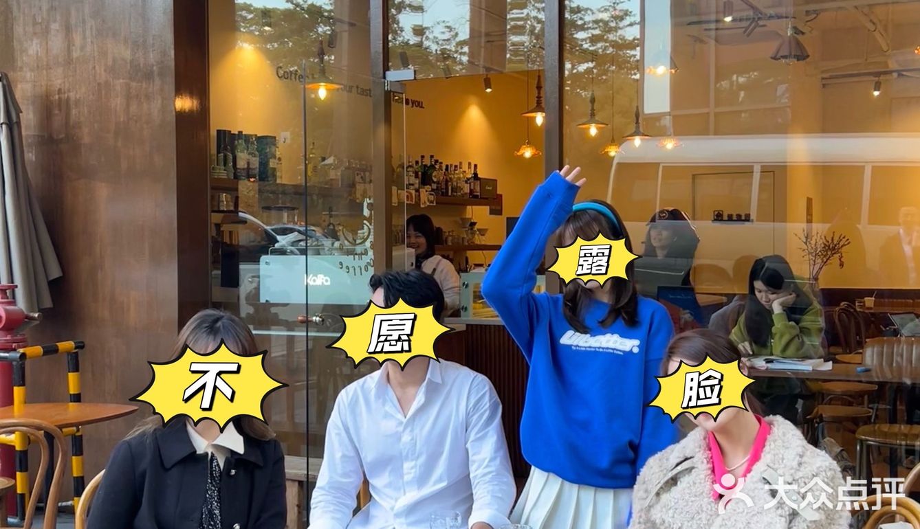 OOTD｜当冬天的咖啡☕️与克莱因蓝相遇⋯