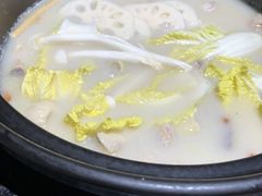 -洪氏嗨捞·广东猪肚鸡·椰子鸡火锅(西咸万象城店)
