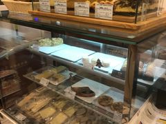 面包甜点陈列柜-老梦面包 CHEZMOREL(三源里店)