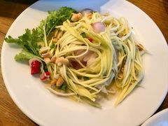 -Chom Cafe and Restaurant