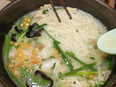 -花馬肆.云南过桥米线(汉神购物广场现场熬汤店)