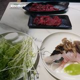 有18元的牛腩锅，不辣，还有38元的鸳鸯锅，锅很大