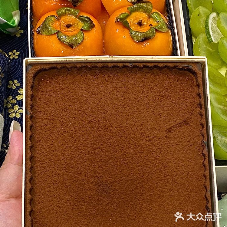 在深圳！！吃到了满满水果提拉米苏🤤