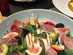圣诞火腿莓果布拉塔沙拉-IL TEATRO 精品意大利餐厅