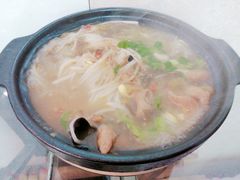 酸菜肥肠米线一两-渝大福砂锅米线(滩子口店)