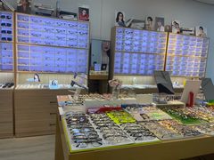 -天空之镜眼镜店蔡司依视路配镜授权零售店(望京颐堤港店)