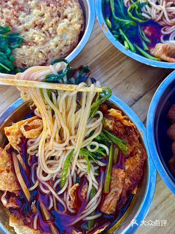 洛阳的！！就这家地摊螺蛳粉真香！