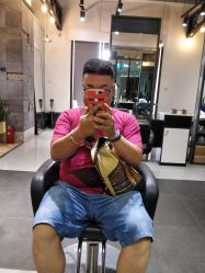 -FRIDAY星期五专业美发沙龙