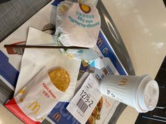 -麦当劳(广州南站B10检票口楼上)