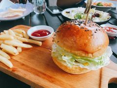 布拉格特色牛肉芝士汉堡Hamburger-布拉格餐厅· 中欧捷克菜(全国首店)