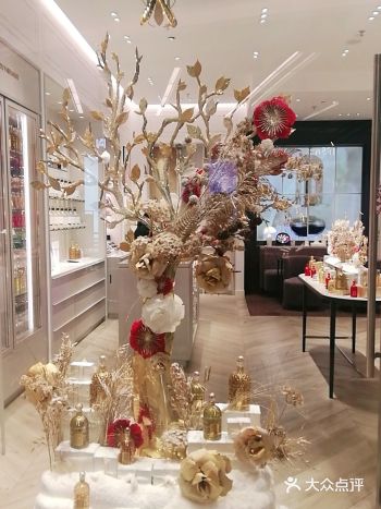 有一间带电梯的小房间即可,不需要太多平方数