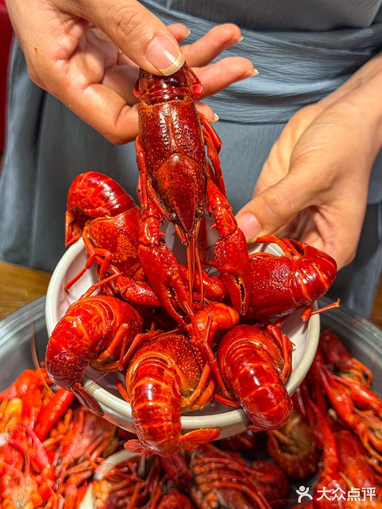人生建议：一定要带朋友来吃这家的烧烤小龙虾