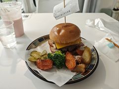 莓果花生酱香蕉汉堡-伊诺咖啡(东川路店)
