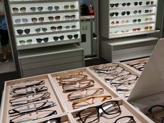 -目艮眼镜SHOWROOM(品牌集合店)