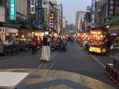 -六合夜市