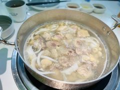 -洪氏嗨捞·广东猪肚鸡·椰子鸡火锅(西咸万象城店)