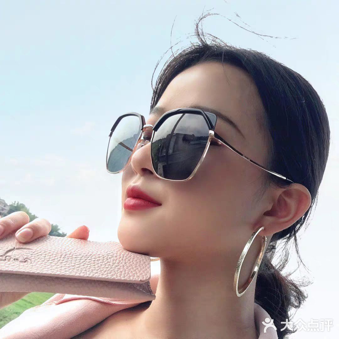 花雨伞太阳镜，C位出道[调皮]，女性专属🌹