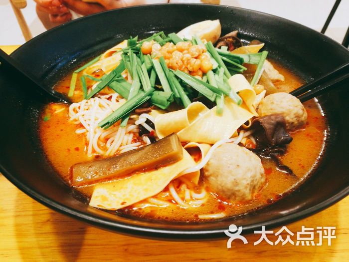 贡丸火锅院将米线