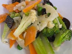 橄榄油拌素什锦-必点海鲜·海肠捞饭·鲅鱼水饺(滨江道店)