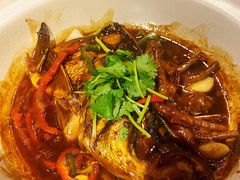 凤爪焗鱼头-周家二小姐的菜(西津渡店)