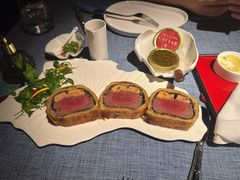 惠灵顿牛排-弦月窗LUNETTE BY AMANDA(复兴路店)