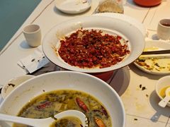 -阿瓦山寨·湘菜现炒·剁椒鱼头王(咸阳总店)