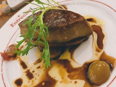 香煎鹅肝配布里欧吐司青提子酱-Entrecôte 法国牛扒馆(保利·时光里店)