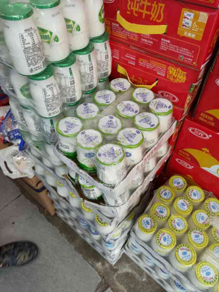 万源牛奶批发(吉庆店)-"牛奶酸奶日期新鲜,价格很便宜,比超市的便.