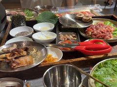 -围炉肉舍•炭烤活鳗•丹东海鲜烤肉(步行街店)