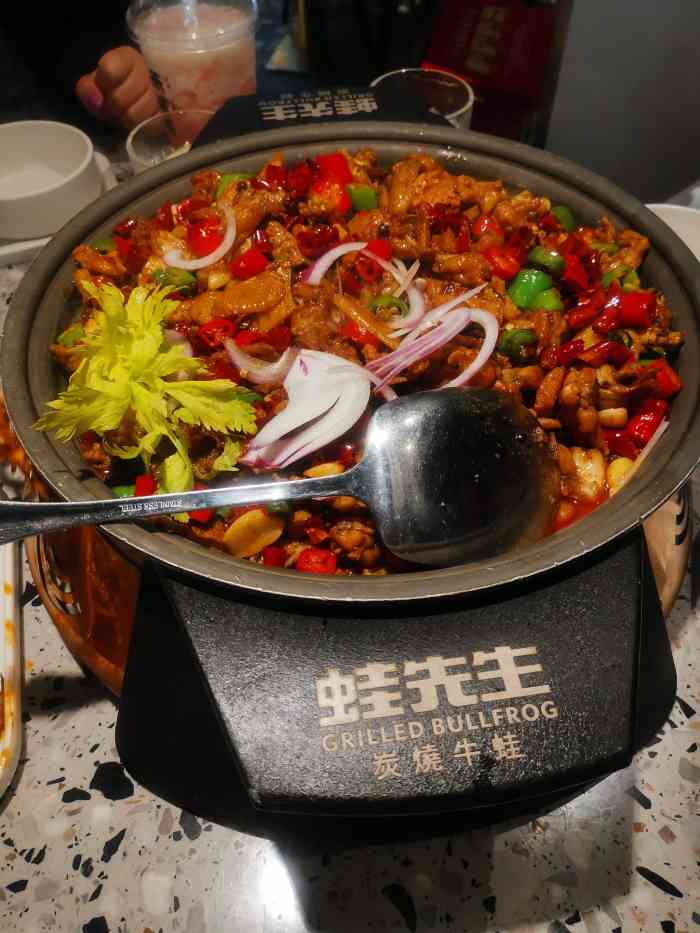 蛙先生·炭烧牛蛙(红谷滩万达店)-"和姐姐到万达逛街,中午决定吃蛙,店