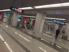 -新百广场(地铁站)