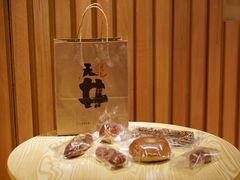 红豆碱水面包-天井·丑面包搭咖啡