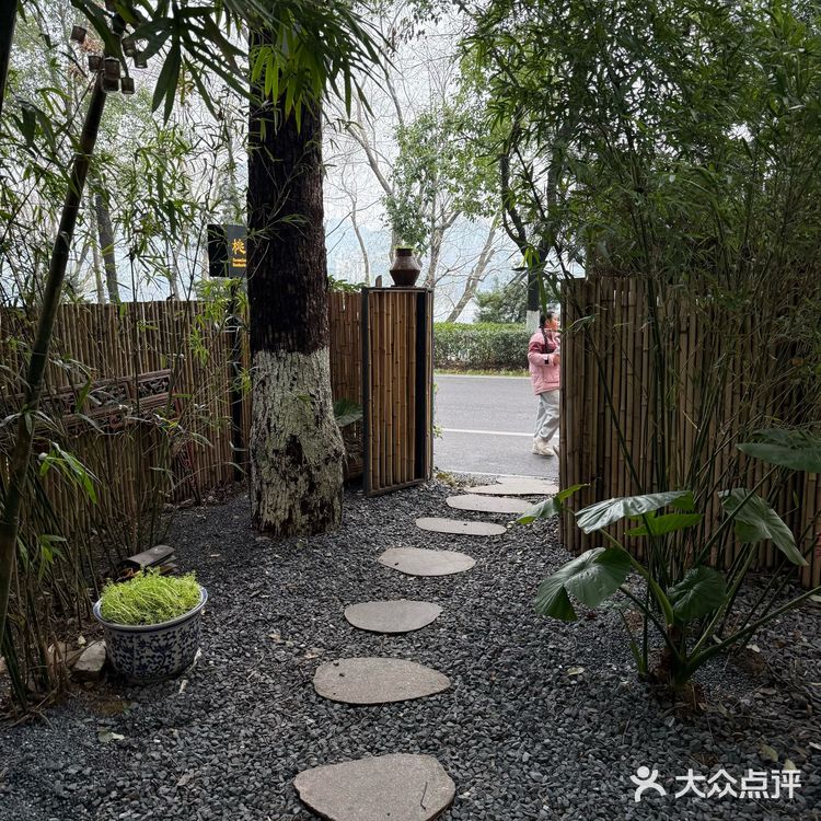 独坐思索的幽静
