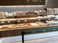 面包甜点陈列柜-泸溪河桃酥(亭湖宝龙广场店)