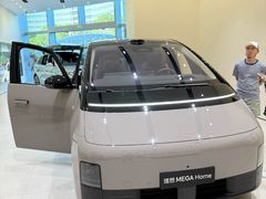 -理想汽车(世纪汇店)