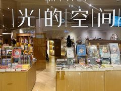 -新华文创·光的空间
