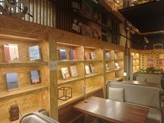 -新华里咖啡书吧(新华书店小寨店)