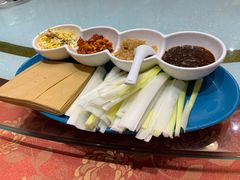 煎饼卷大葱-皇宫大酒店