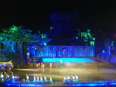 暴雨山洪表演-横店影视城梦幻谷园区