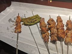 -三个大叔烤羊肉串·歌手驻唱·碳烤鲜肉(西三旗店)