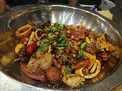 -愉肴麻辣香锅(中山路店)