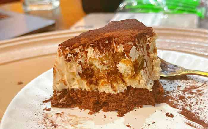 un bonbon·一只甜甜-"蛋糕的奶油不会很腻,水果也很新鲜,他们的.