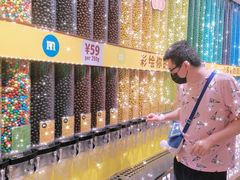 -m豆巧克力世界(上海世茂广场店)