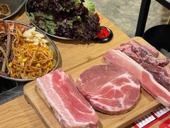-江南猪肉商会无限续吃(弘大店)