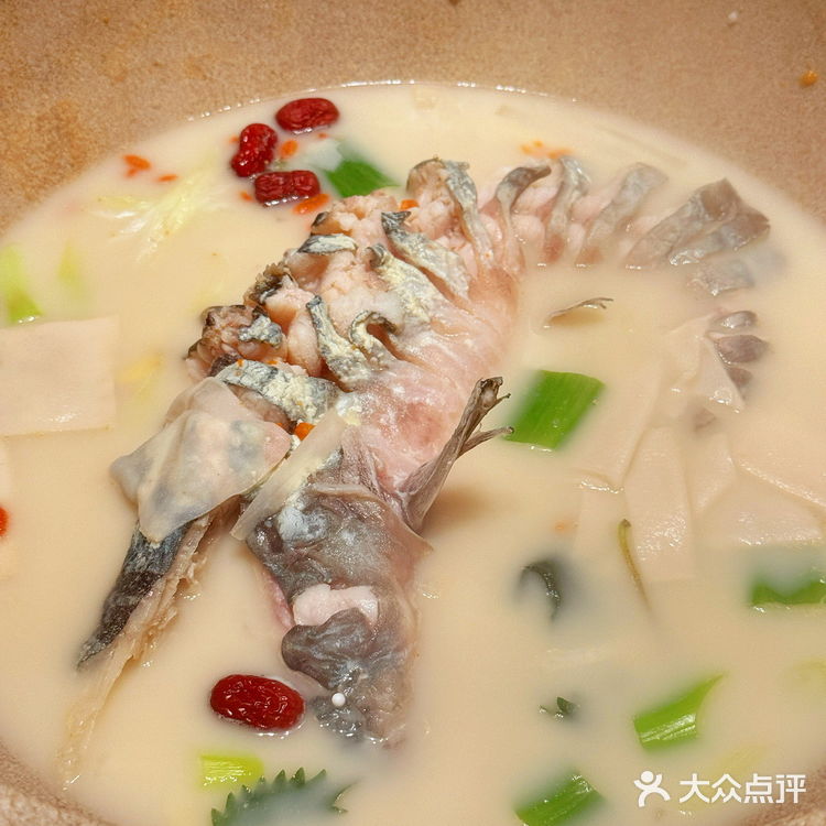 南京也有啦！新鲜蒸汽石锅鱼！​