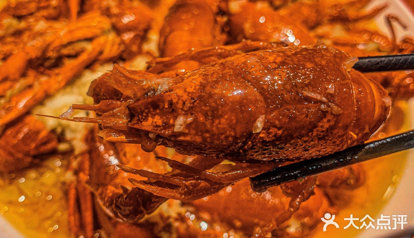是和三五好友一起吃龙虾小酌的季节了🦞🦞🦞