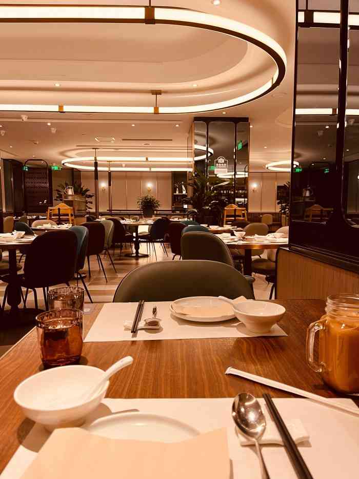 港丽餐厅(杭大店)-"第一次来杭州出差尝试的粤菜馆,港丽入驻全.